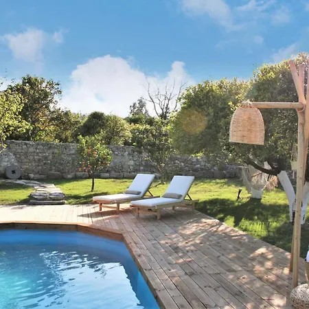 Villa Archontiko Tis Irinis Ádhele