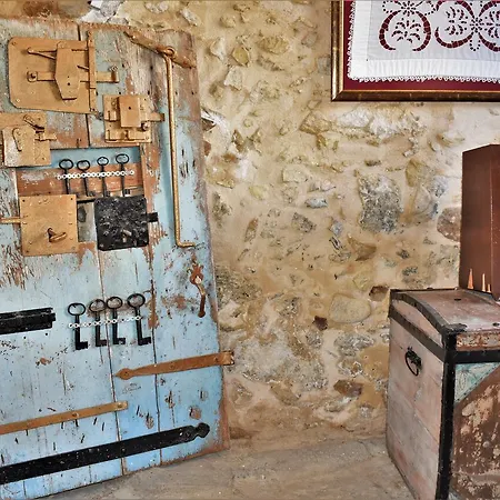 Villa Archontiko Tis Irinis Ádhele